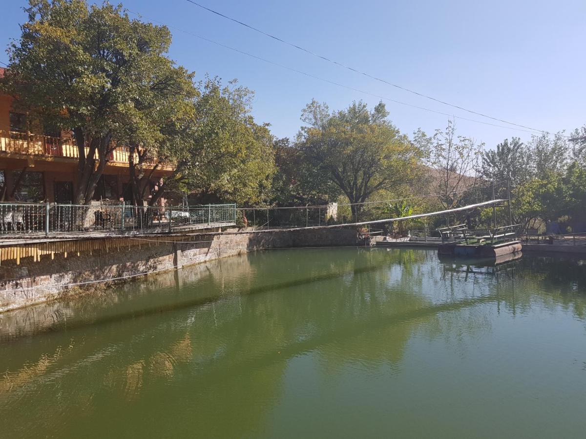 Amiran'S Lake Hotel Tbilisi Ngoại thất bức ảnh